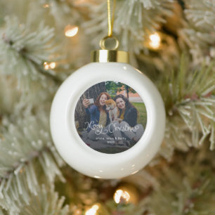 Frohe Weihnachten Whimsical Schrift Familienfoto H Keramik Kugel-Ornament