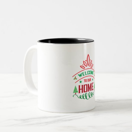 Frohe Weihnachten Willkommen auf meiner Zuhause Zweifarbige Tasse (Vorderseite Links)