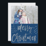 Frohe Weihnachts Blau und Silberfussstars Foto Feiertagskarte<br><div class="desc">Frohe Weihnachts Blue und Silver Foil Stars Fotokarte. Das Bild und der Familienname können auf der blauen und silbernen Weihnachtskarte ersetzt werden.</div>