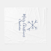 Frohe Weihnachts-blaue Schneeflocken fügen Namen F Fleecedecke (Vorderseite (Horizontal))