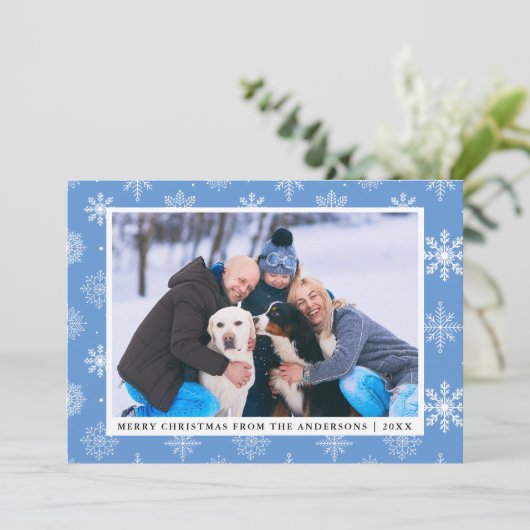 Frohe Weihnachts Familie Foto Blue Snowflakes Card Einladung (Stehend Vorderseite)