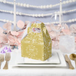 Frohe Weihnachts-Feiertage Gold Vintage Dekos Geschenkschachtel<br><div class="desc">"Frohe Weihnachten" gefeierter Foliage Rahmen, dekorative Schnörkel, Vintag klassische Gold und Weiß, elegant und klassisch Art Deco Feiertag Gefallen Box. Der Hintergrund kann in eine beliebige Farbe geändert werden. Entworfen / Original-Kunstwerk von fat*fa*tin. Einfach mit eigener Textnachricht, Name, Foto oder Bild personalisieren. Weitere Schriftart-Stile, Foto-Filter und Editing-Features sind auf der...</div>