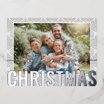 Frohe Weihnachts-Foto Modernes Festmuster Folien Feiertagspostkarte<br><div class="desc">Fröhliches Weihnachts-Foto Modernes Silberfestigtes Muster Kupferfoil Weihnachtskarten mit einem Silber-Weihnachtsbauble-Hintergrund und einem Silber-Silber-Kalligraphie-Skript-Overlay für "Frohe Weihnachten"-Weihnachtskarten. Personalisieren Sie den Text auf der Rückseite,  indem Sie ihn bearbeiten. Designed by ©2024 Evco Studio www.zazzle.com/store/evcostudio</div>