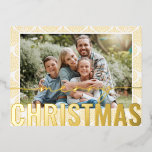 Frohe Weihnachts-Foto Modernes Goldenes Weihnachts Folien Feiertagspostkarte<br><div class="desc">Frohe Weihnachts-Foto Modernes Gold Festive Muster Kupfer Foil Weihnachtskarten bietet Ihr Lieblings-Foto auf einem modernen goldenen Weihnachtsbauble Hintergrund mit einem "Frohen Weihnachten" Goldfolien-Kalligraphie-Skript-Overlay. Personalisieren Sie den Text auf der Rückseite,  indem Sie ihn bearbeiten. Designed by ©2024 Evco Studio www.zazzle.com/store/evcostudio</div>