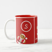 Frohe Weihnachts Monogram Gingerbread Santa Red Zweifarbige Tasse (Links)
