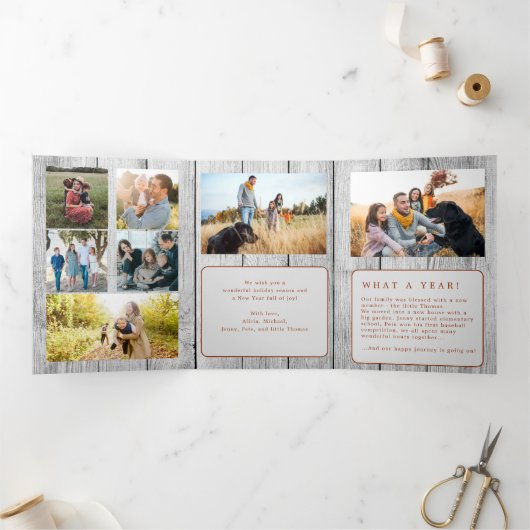 Frohe Weihnachts-Multi-Foto-Familie rustikales Hol Dreifach Gefaltete Urlaubskarte (Innenseite)
