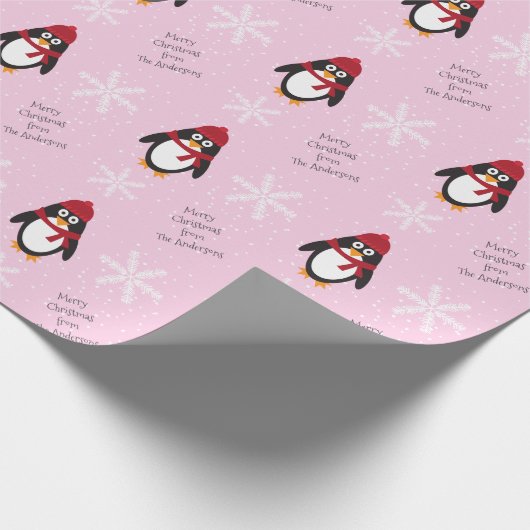 Frohe Weihnachts-Penguin in Snow Pink Geschenkwrap Geschenkpapier (Ecke)