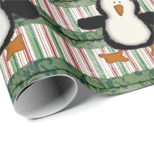 Frohe Weihnachts Pinguin Stripe Wrapping Papier Geschenkpapier (Rolleneckpunkt)