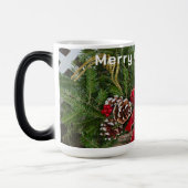 Frohe Weihnachts Red Bow Pine Cones PIne Branches Verwandlungstasse (Links)