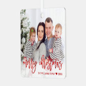 Frohe Weihnachts Red Glitzer Script Family Foto Ornament Aus Metall (Vorderseite links)