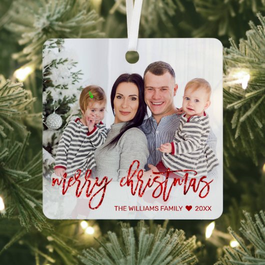 Frohe Weihnachts Red Glitzer Script Family Foto Ornament Aus Metall (InSitu)