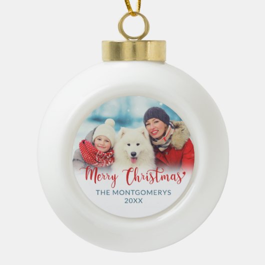 Frohe Weihnachts Red Script Familie Foto Dog Keramik Kugel-Ornament (Vorderseite)