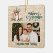 Frohe Weihnachts-Rot-Foto-beige Burlap-Geschenkbox Keramikornament (Links)