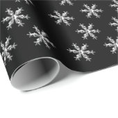 Frohe Weihnachts Schwarze Schneeflocken Wrapping P Geschenkpapier (Rolleneckpunkt)