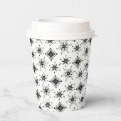 Frohe Weihnachts-Script Black Snowflakes Pappbecher (Rückseite)