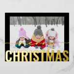 Frohe Weihnachts-Script-Foto Simple Modern Folien Feiertagspostkarte<br><div class="desc">Frohe Weihnachts-Script-Foto Simple Modern Gold Foil Weihnachtskarten zeigen Ihr Lieblings-Foto auf einem einfachen,  minimalistischen schwarzen Hintergrund mit einem "Frohen Weihnachten" Goldfolien-Kalligraphie-Skript-Overlay. Personalisieren Sie den Text auf der Rückseite,  indem Sie ihn bearbeiten. Designed by ©2024 Evco Studio www.zazzle.com/store/evcostudio</div>