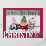 Frohe Weihnachts-Script-Foto Simple Modern Folien Feiertagspostkarte<br><div class="desc">Frohe Weihnachts-Script-Foto Simple Modern Silver Foil Weihnachtskarten zeigen Ihr Lieblings-Foto auf einem einfachen minimalistischen rosa Hintergrund mit einem "Frohen Weihnachten" Silber-Folie Kalligraphie-Skript-Overlay. Personalisieren Sie den Text auf der Rückseite,  indem Sie ihn bearbeiten. Designed by ©2024 Evco Studio www.zazzle.com/store/evcostudio</div>