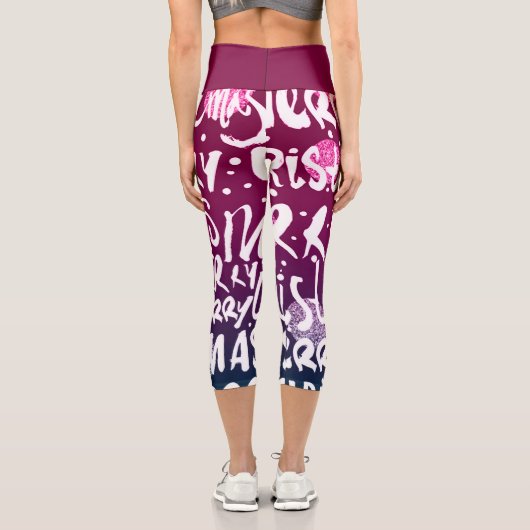 Frohe Weihnachts Typografisches Muster Capri Leggings (Rückseite)
