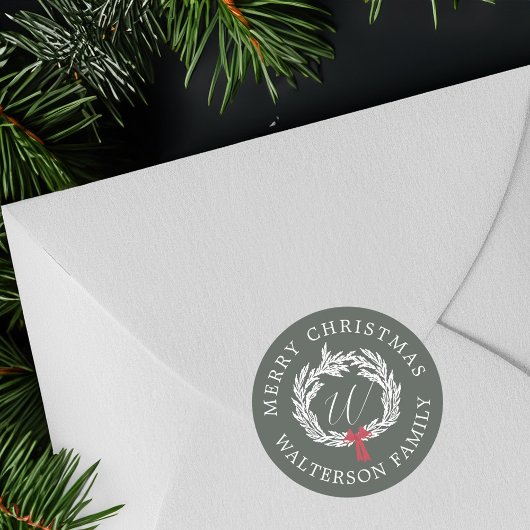 Frohe Weihnachts Winter Garland Wreath Monogram Runder Aufkleber