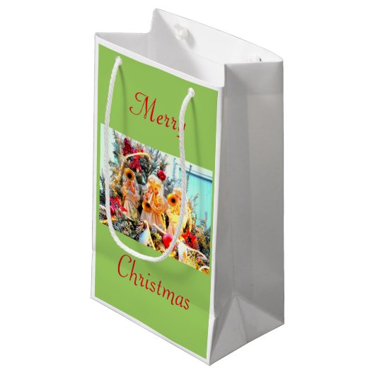 Frohe Weihnachtsangels trompelnd Kleine Geschenktüte (Vorderseite Schrägansicht)