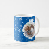 Frohe Weihnachtsball Blue Snowflake Holiday Kaffeetasse (VorderseiteRechts)