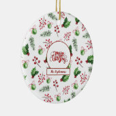 Frohe Weihnachtsbälle Holly Berries Pine Monogram Keramik Ornament (Rechts)