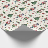 Frohe Weihnachtsbaum Santa Nutcracker Elf Ornament Geschenkpapier (Ecke)