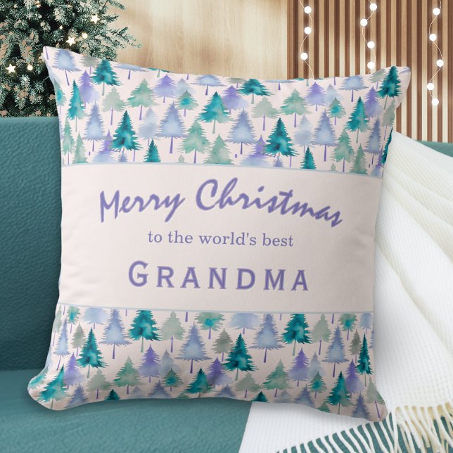 Frohe Weihnachtsbaumen Muster Grandma Holiday Kissen (A festive pillow with Christmas trees pattern in lilac and green, for the 'World's Best Grandma')