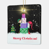 Frohe Weihnachtselfen mit Weihnachtsgeschenken Keramikornament (Links)