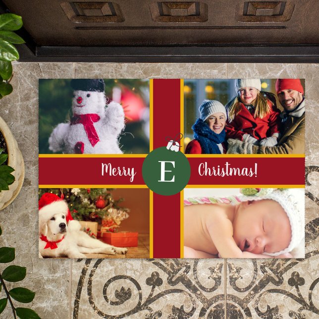 Frohe Weihnachtsfamilie Foto Red Green Monogram Fußmatte (Von Creator hochgeladen)