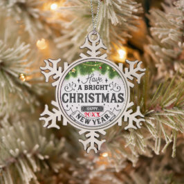 Frohe Weihnachtsfamilie und erste Schneeflocken Zinn-Ornament