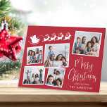 Frohe Weihnachtsfoto Collage Santa Sleigh Feiertagskarte<br><div class="desc">Feierlich gefaltete Weihnachtskarte mit einer 5-Foto-Collage verstreuter Bilder in weißen Rahmen, eine weiße Illustration von Rentieren, die den Schlitten des Weihnachtsmannes fliegen, "Frohe Weihnachten" in einem stilvollen weißen Drehbuch und Ihren Namen in schlichter, moderner Weißtypografie. Passen Sie Ihren Gruß auf der Innenseite an oder verließe Sie für handgeschriebene Notizen leer....</div>