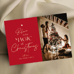 Frohe Weihnachtskalligrafie Rote Foto Foil Card Folien Feiertagskarte<br><div class="desc">Verteilen Sie den festlichen Beifall mit einer personalisierten Weihnachtsgrüßkarte für das Foto. Diese kalligraphische Urlaubskarte beinhaltet Platz für ein großes Foto und Ihren Familiennamen. Das reale Design aus Folie ergänzt diese fröhliche Weihnachtskarte perfekt und der reiche rote Hintergrund bringt diesen Weihnachtsgeist.</div>