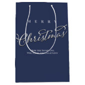 Frohe Weihnachtskalligrafie Script Navy Blue Karie Mittlere Geschenktüte (Vorderseite)