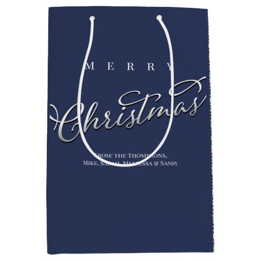 Frohe Weihnachtskalligrafie Script Navy Blue Karie Mittlere Geschenktüte (Vorderseite)