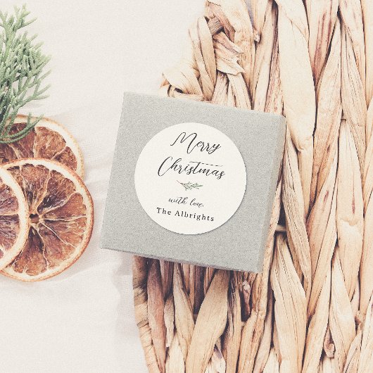 Frohe Weihnachtskalligraphie und Familienname Pine Runder Aufkleber