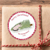 Frohe Weihnachtskatze gegen Tree Red Gingham Runder Aufkleber