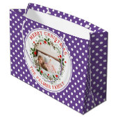 Frohe Weihnachtskranz lila Polka Punkte Foto Große Geschenktüte (Rückseite Schrägansicht)