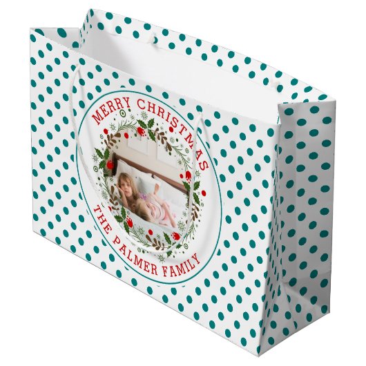Frohe Weihnachtskranz und aquamarines blaue Punkte Große Geschenktüte (Rückseite Schrägansicht)