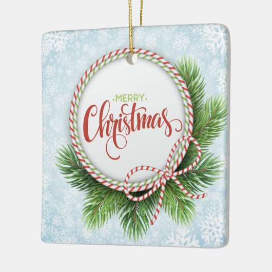 Frohe Weihnachtskranz und Schneeflocken Keramikornament (Links)