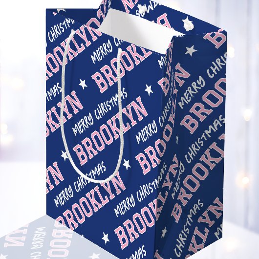 Frohe Weihnachtsnamen Typografie Navy Blue Pink Mittlere Geschenktüte