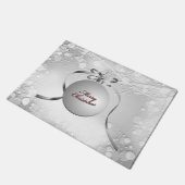 Frohe Weihnachtsschmuck mit Sternen in Silber Fußmatte (Schrägansicht)