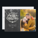 Frohe Weihnachtsschneeflocken Foto Boho Chalkboard Feiertagskarte<br><div class="desc">Mit dieser eleganten Boho-Fotokarte verteilen Sie die Freude an Weihnachten. Personalisieren Sie die Vorderseite mit Ihrer Urlaubsbotschaft Familienname,  Jahr und speziellem Foto auf einem Chalkboard-Hintergrund. Auf der Rückseite sind hübsch abfallende Schneeflocken auf einem passenden Chalkboard-Hintergrund zu sehen. Entwickelt von Thisisnotme©</div>