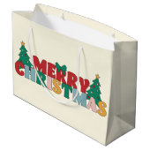 Frohe Weihnachtstypografie dekoriert Pine Tree Große Geschenktüte (Rückseite Schrägansicht)