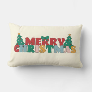 Frohe Weihnachtstypografie dekoriert Pine Tree Lendenkissen