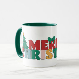 Frohe Weihnachtstypografie dekoriert Pine Tree Tasse