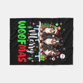 Frohe Weihnachtswoof Three Santa Reindeer Bernese Fleecedecke (Vorderseite (Horizontal))