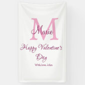 Frohen Valentinstag Monogramm rosa Name Liebe Mädc Banner (Vertikal)