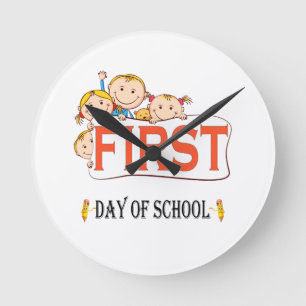 Froher erster Schultag Zurück zur Schule Baby Runde Wanduhr