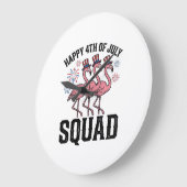 Frohes 4. Juli Flamingo Squad Vector Design_1 Große Wanduhr (Winkel)